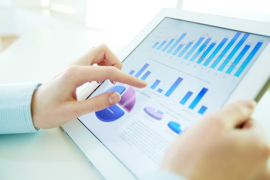 FreeGreatPicture.com-50236-report-on-the-tablet